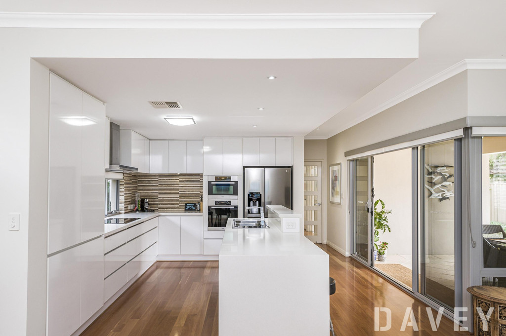 52 Ada Street, Watermans Bay - Thumbnail 4