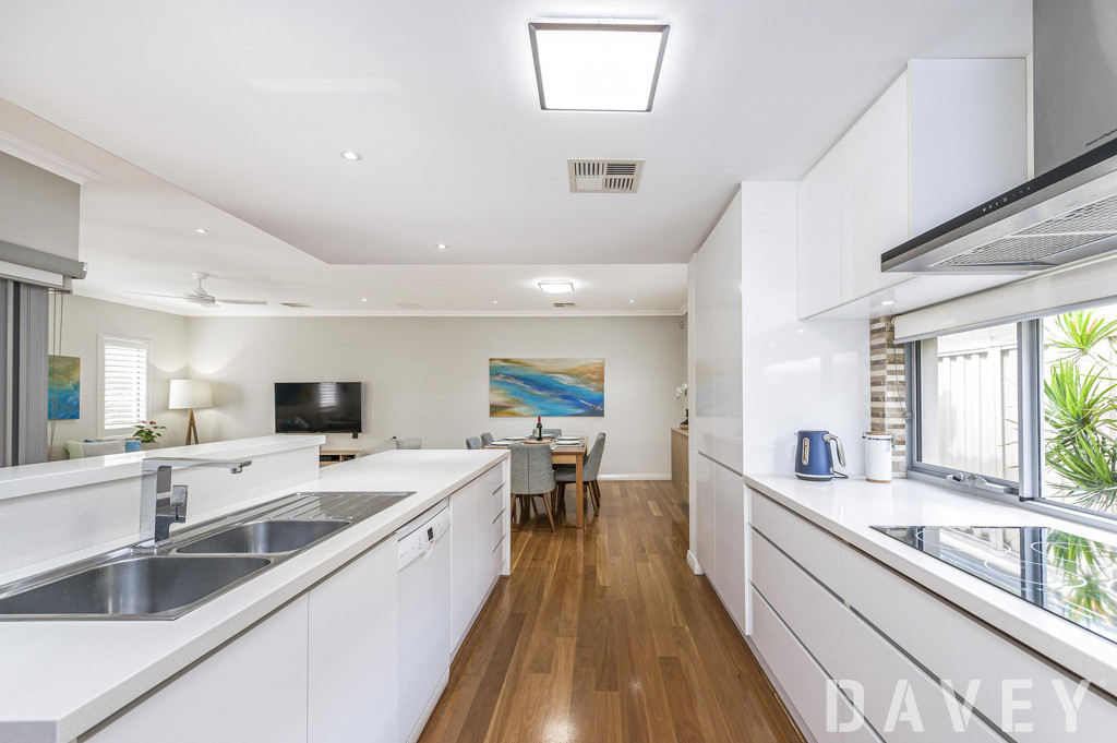 52 Ada Street, Watermans Bay - Thumbnail 3