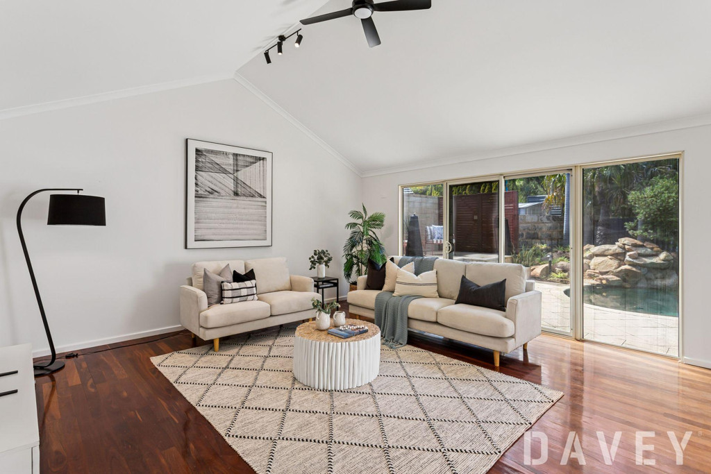 5 Oban Court, Duncraig - Thumbnail 2