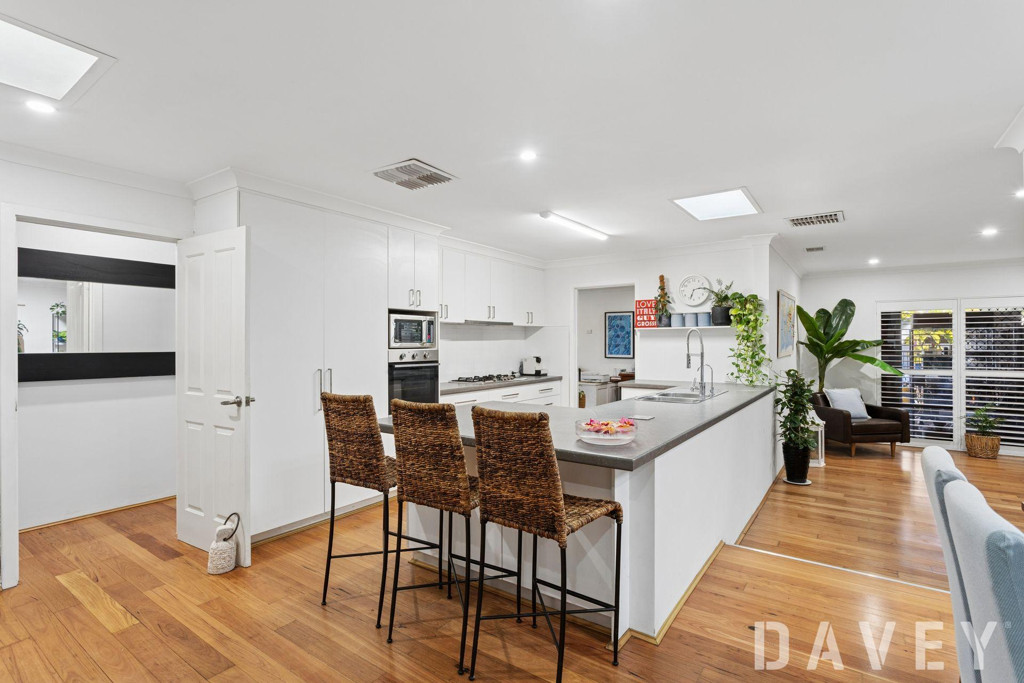 9 Romford Place, Kingsley - Thumbnail 2