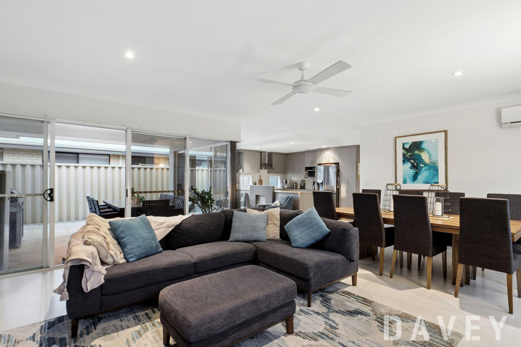 29 Carosa Road, Tapping - Thumbnail 2