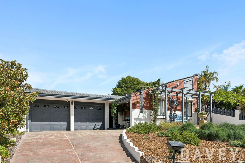8 Illawong Way, Kingsley - Image 1