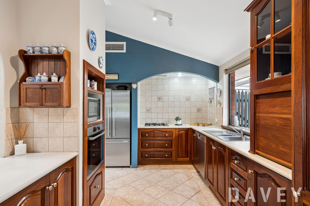 8 Illawong Way, Kingsley - Thumbnail 3