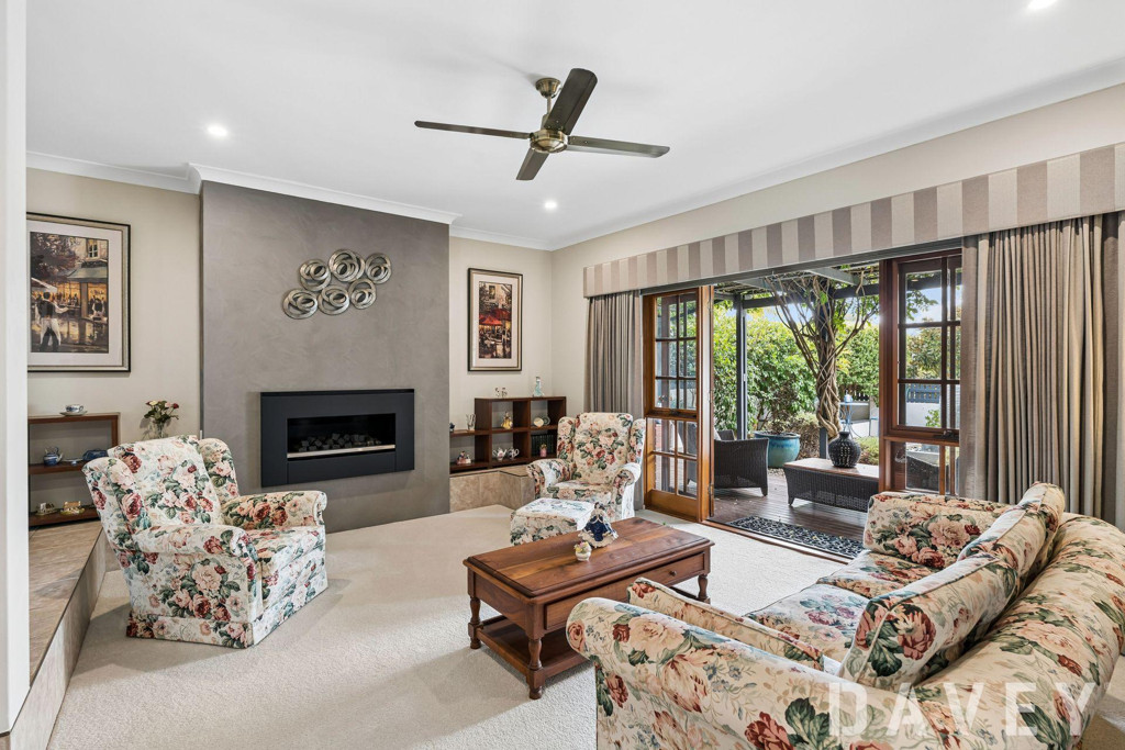 8 Illawong Way, Kingsley - Thumbnail 2