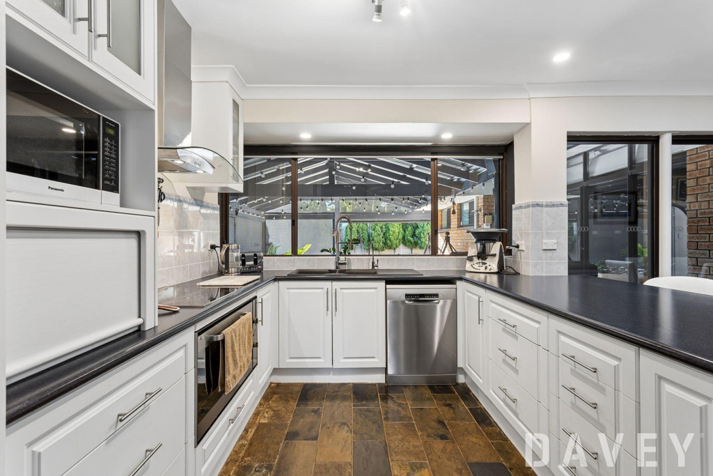 11 Carnwrath Way, Duncraig - Thumbnail 3