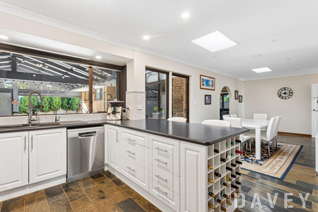 11 Carnwrath Way, Duncraig - Thumbnail 4