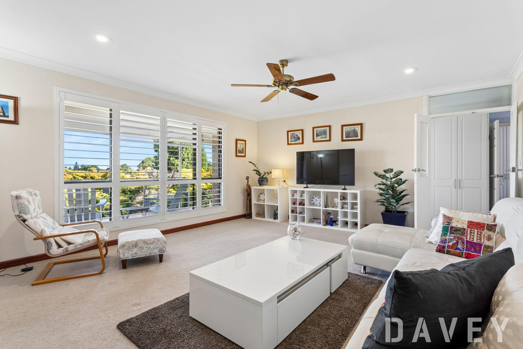 11 Carnwrath Way, Duncraig - Image 1