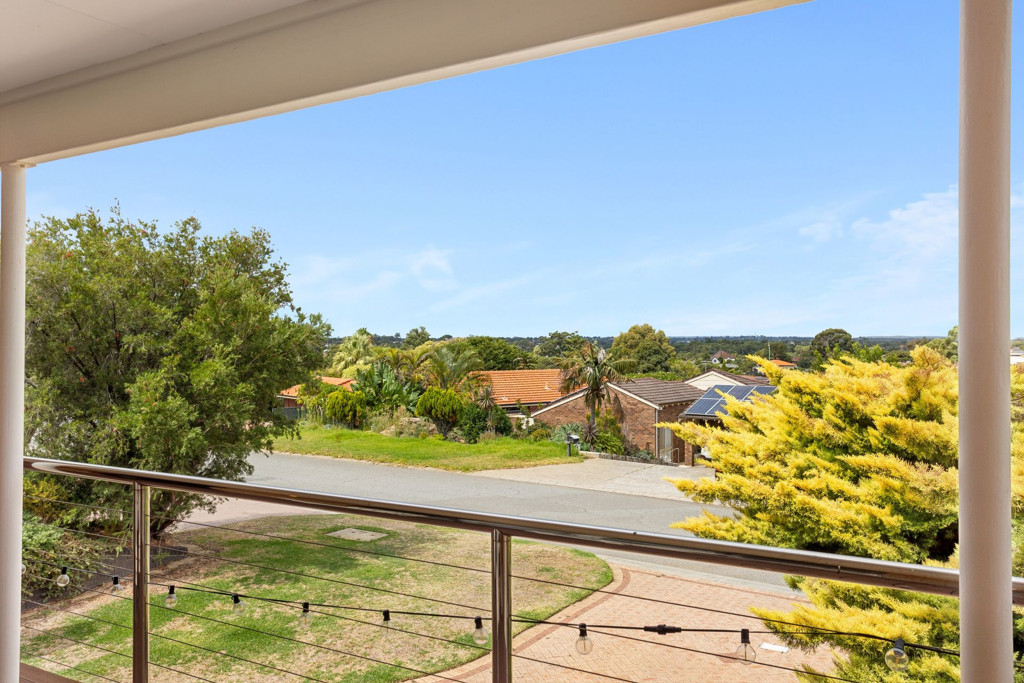 11 Carnwrath Way, Duncraig - Thumbnail 2