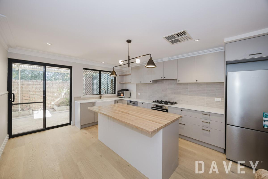 6/163 Abbett Street, Scarborough - Image 1