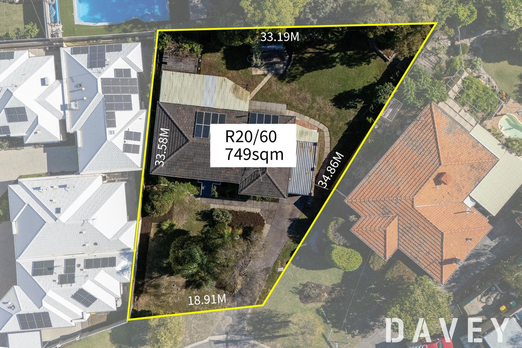 17 Churton Crescent, Warwick - Image 1
