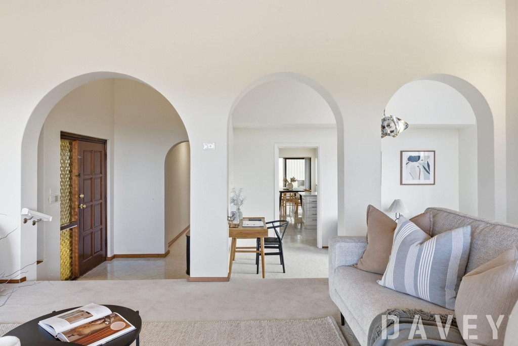 18 Luccombe Way, Karrinyup - Image 1
