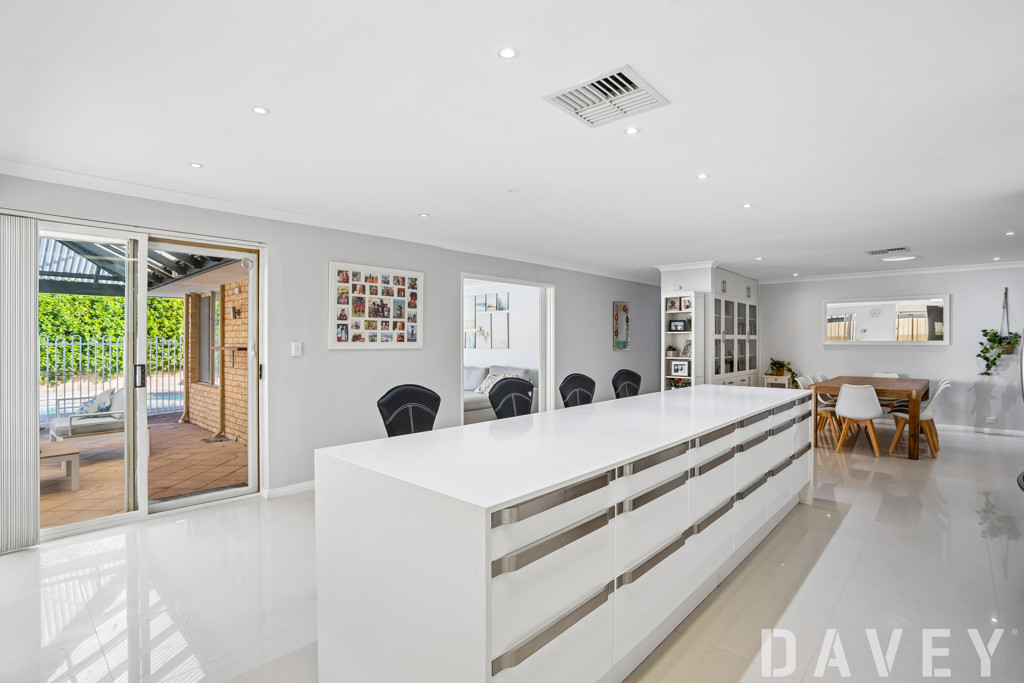 14 Wilmore Close, Woodvale - Thumbnail 2