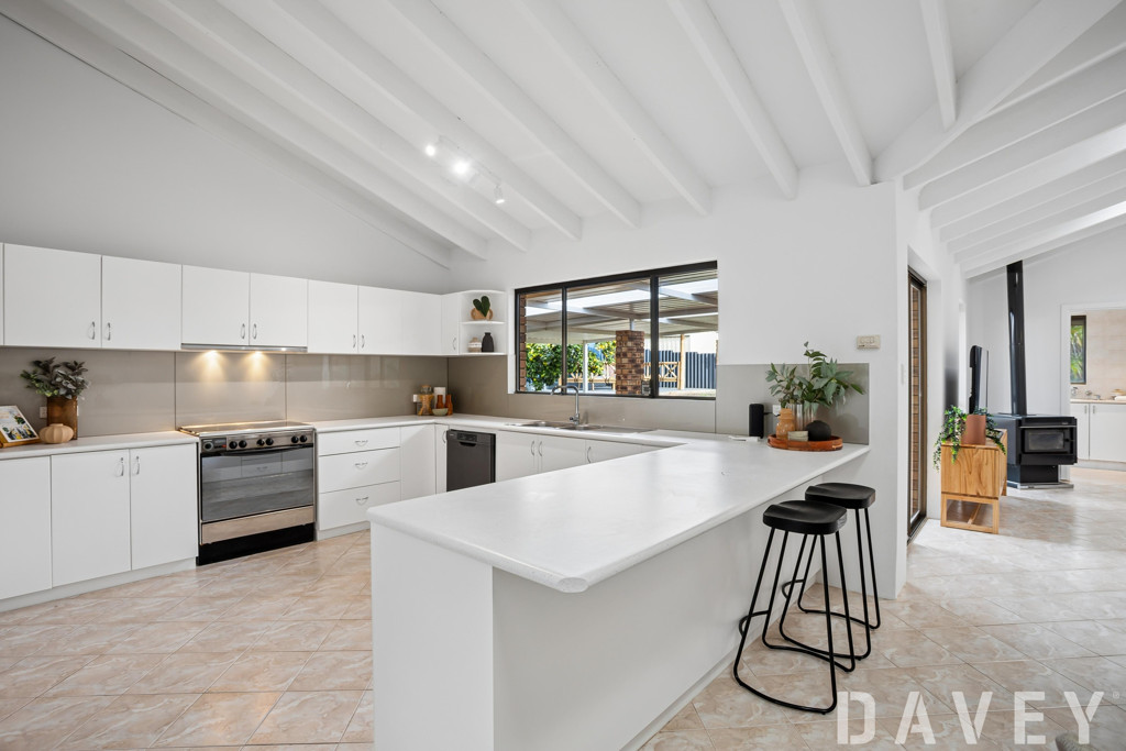 7 Adenmore Way, Kingsley - Image 1