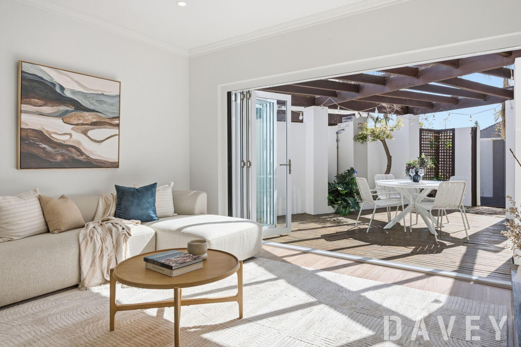 1/15 Filburn Street, Scarborough - Image 1