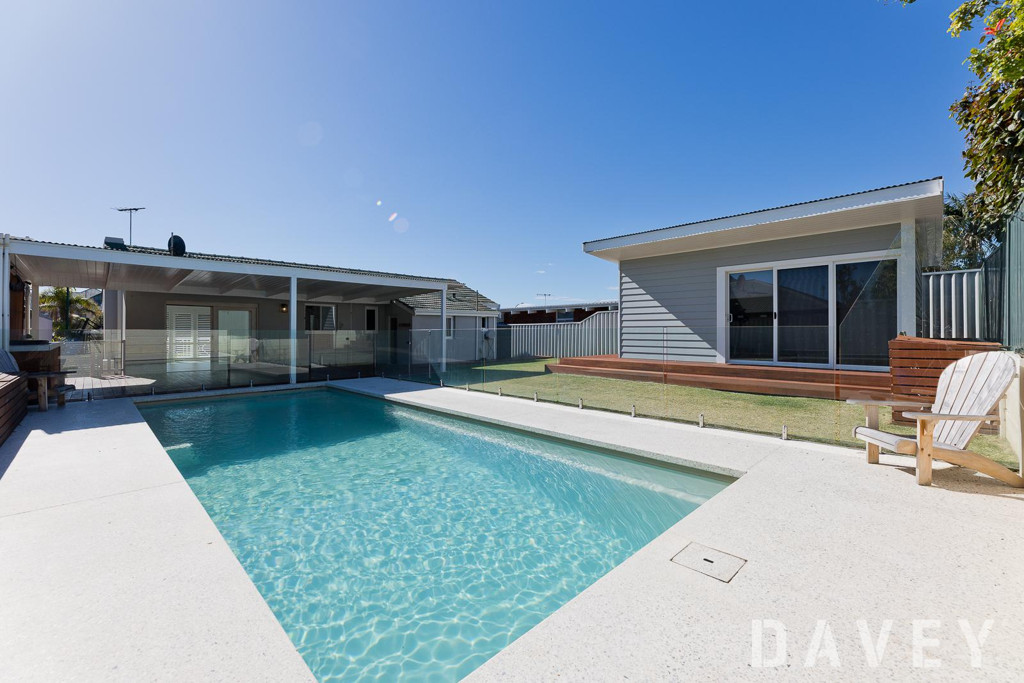 24 Belhus Drive