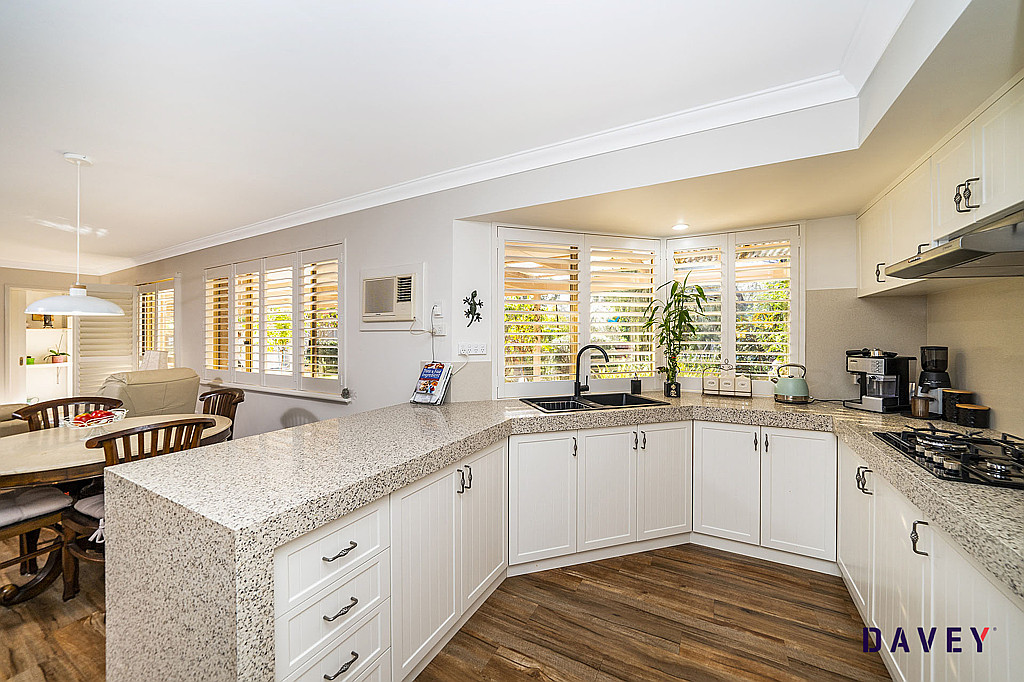 4/10 Parnell Avenue, Marmion - Image 1