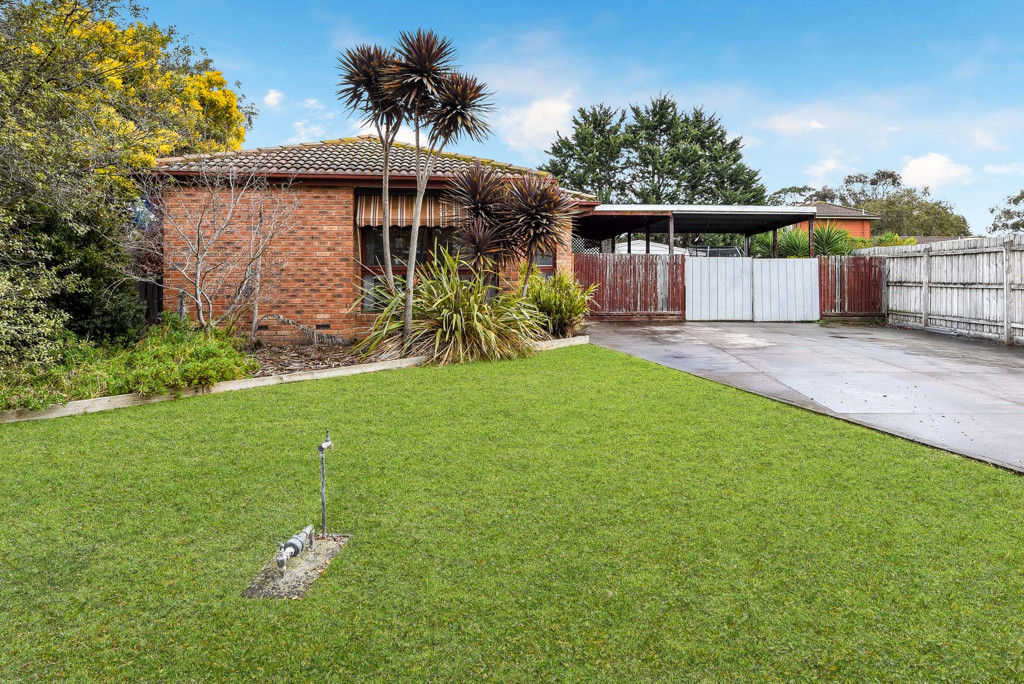 8 Eyre Court, Cranbourne North - Thumbnail 3
