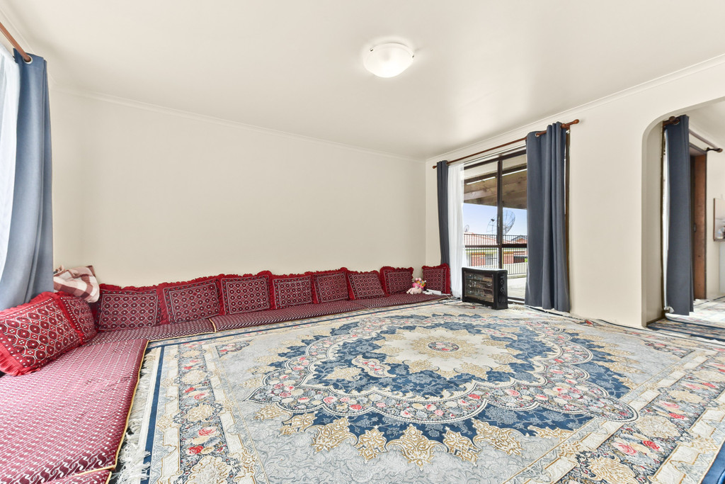 8 Kensington Court, Hampton Park - Thumbnail 3