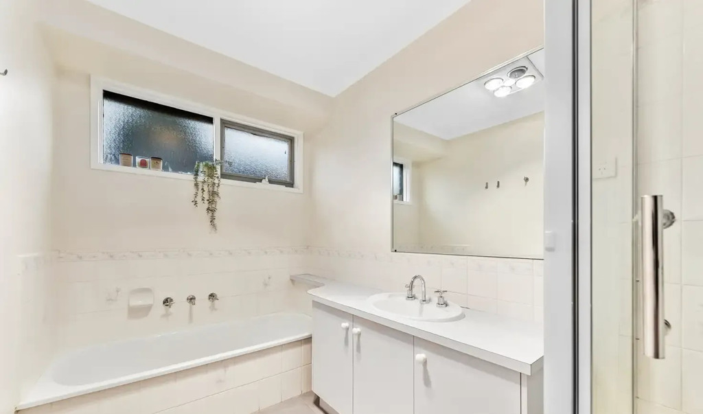 16 Plateau Crescent, Hampton Park - Thumbnail 2