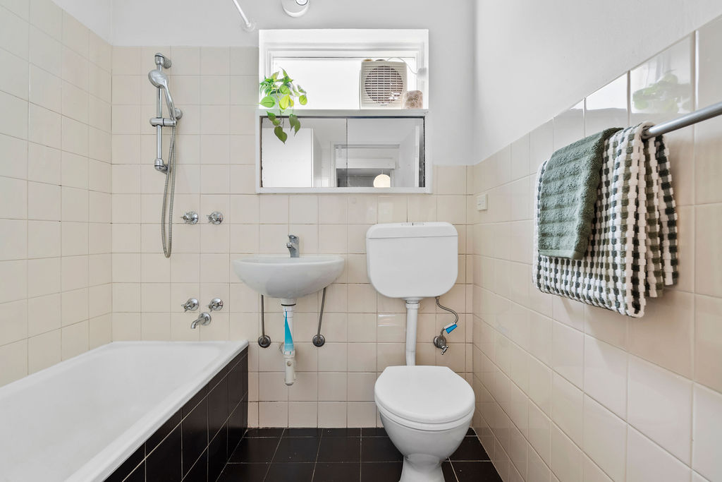 1/8-10 Leicester Street, Heidelberg Heights VIC