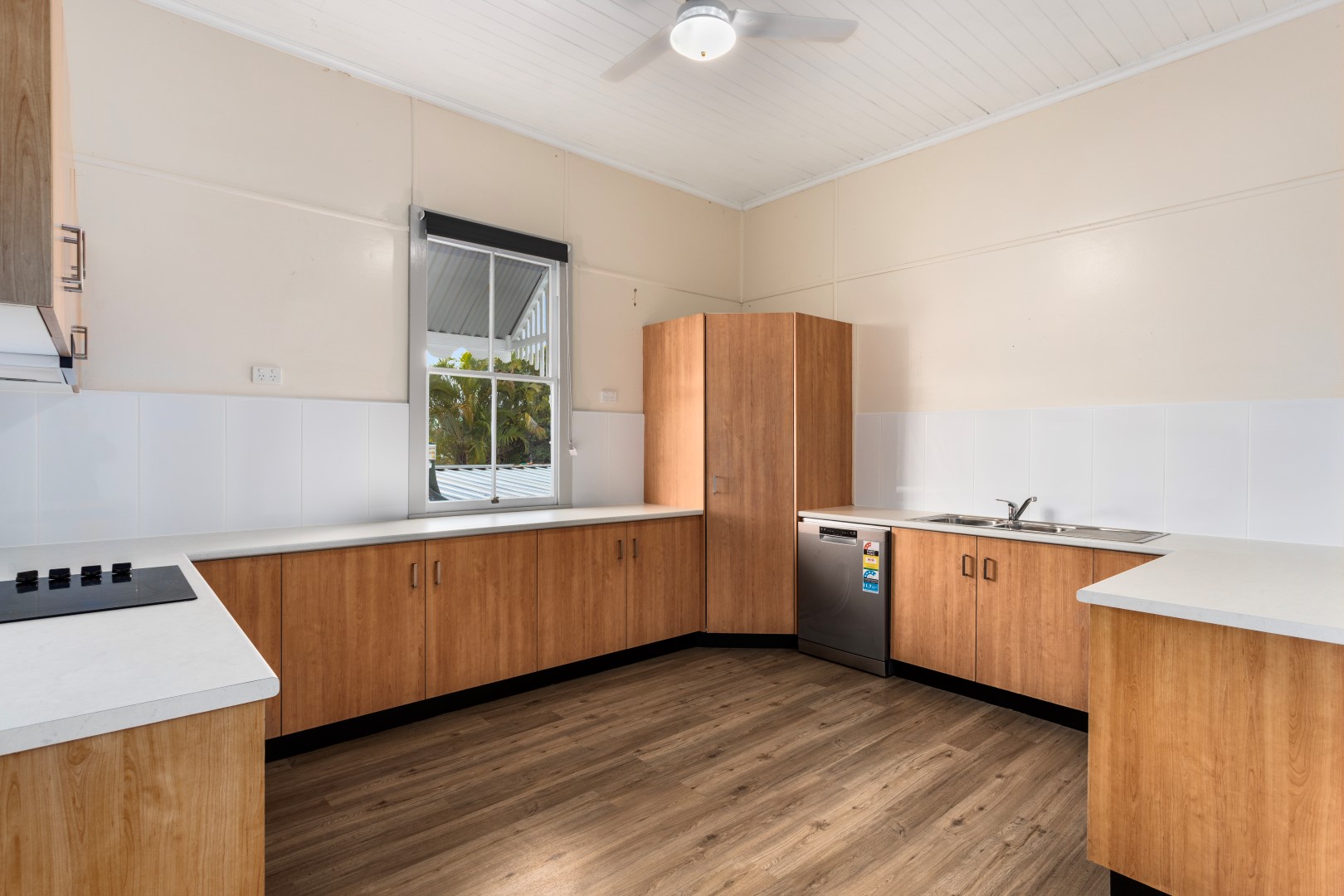 20 Woodford Street, One Mile - Thumbnail 8