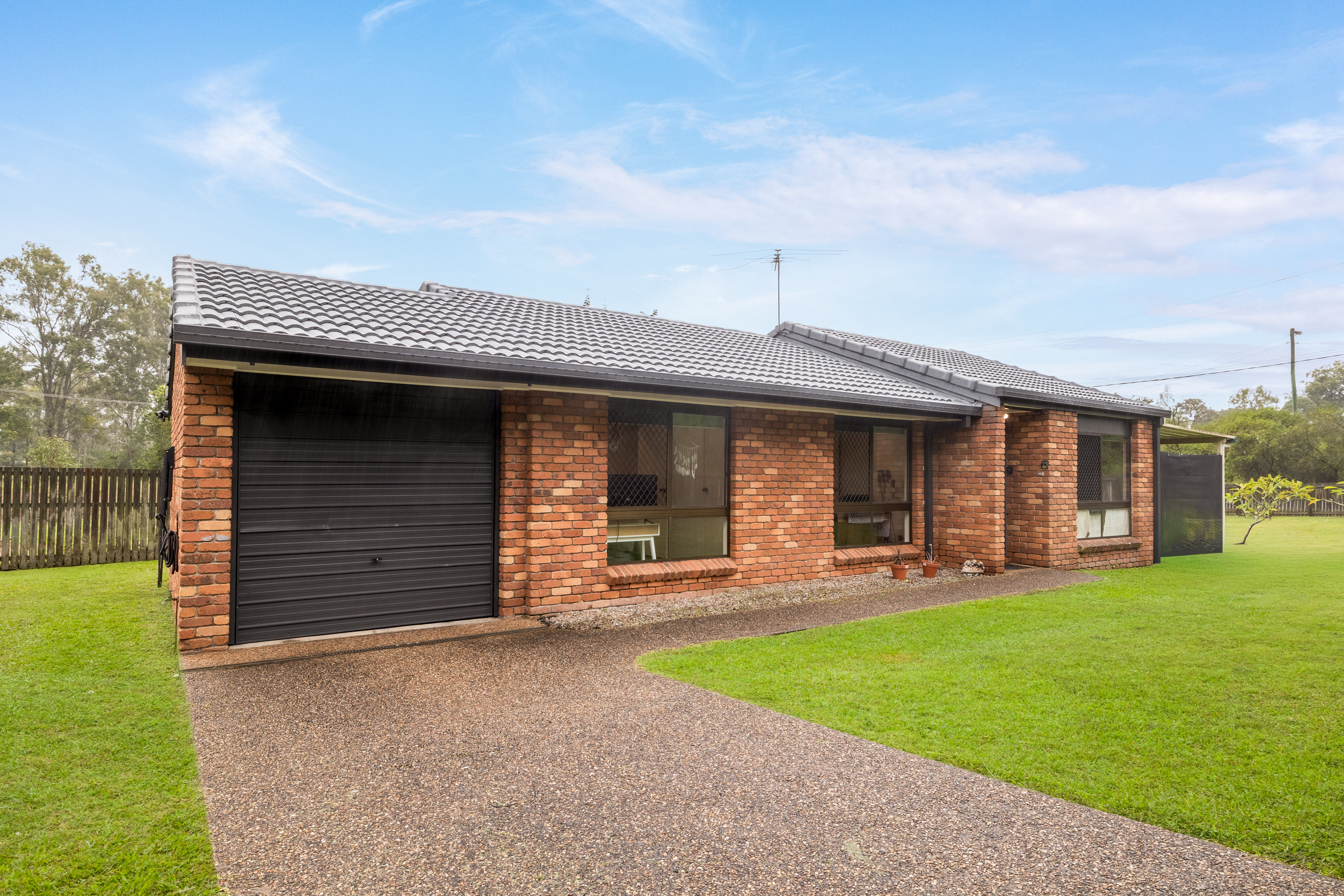 2 Hudson Street, Dinmore - Image 1