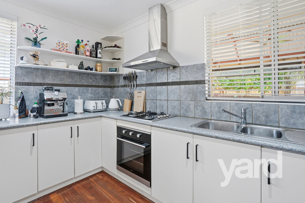 13 Anglesey Drive, Kardinya WA, Kardinya - Thumbnail 5