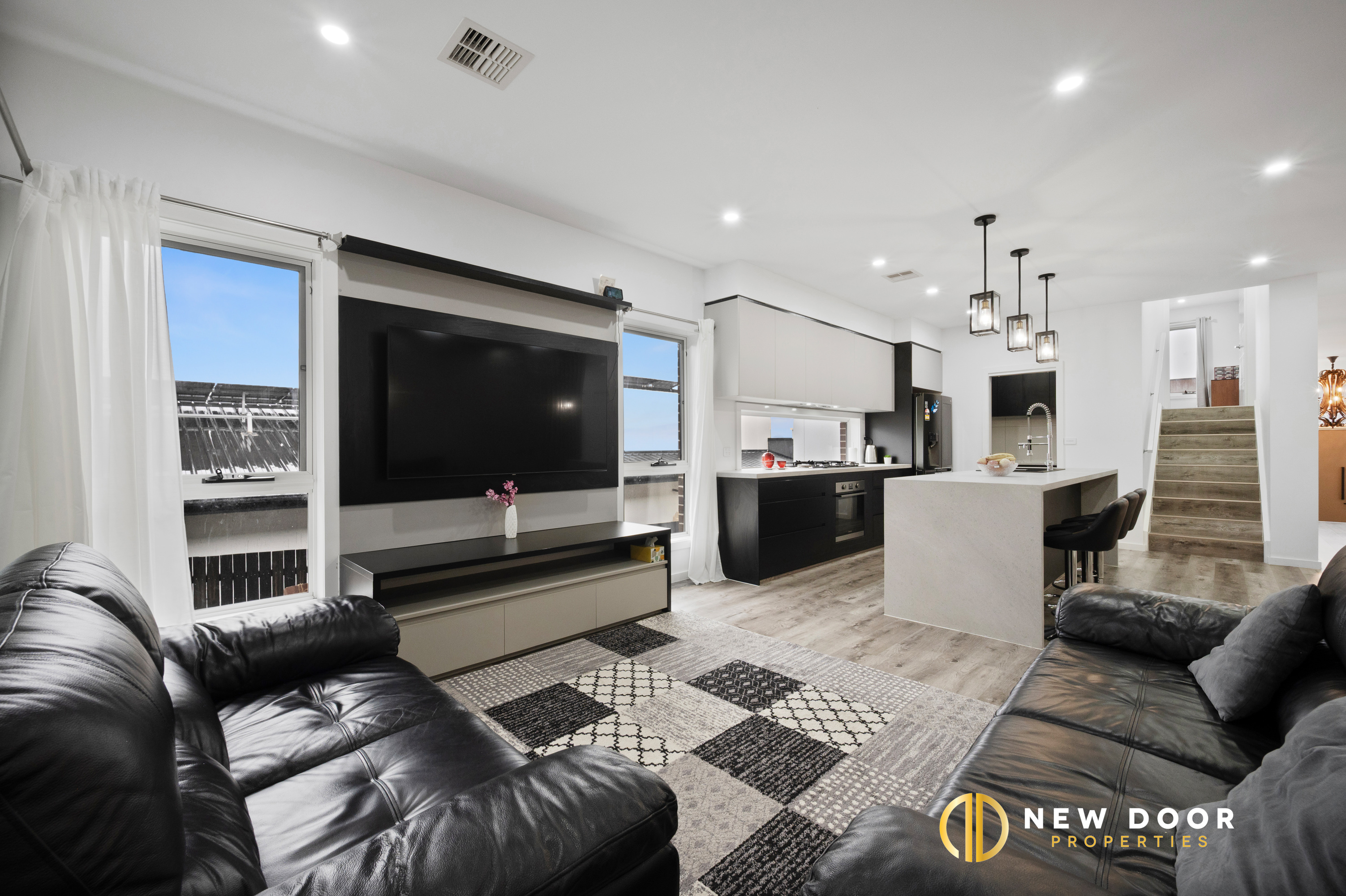 8 Navratil Street, Denman Prospect ACT, Denman Prospect - Thumbnail 2