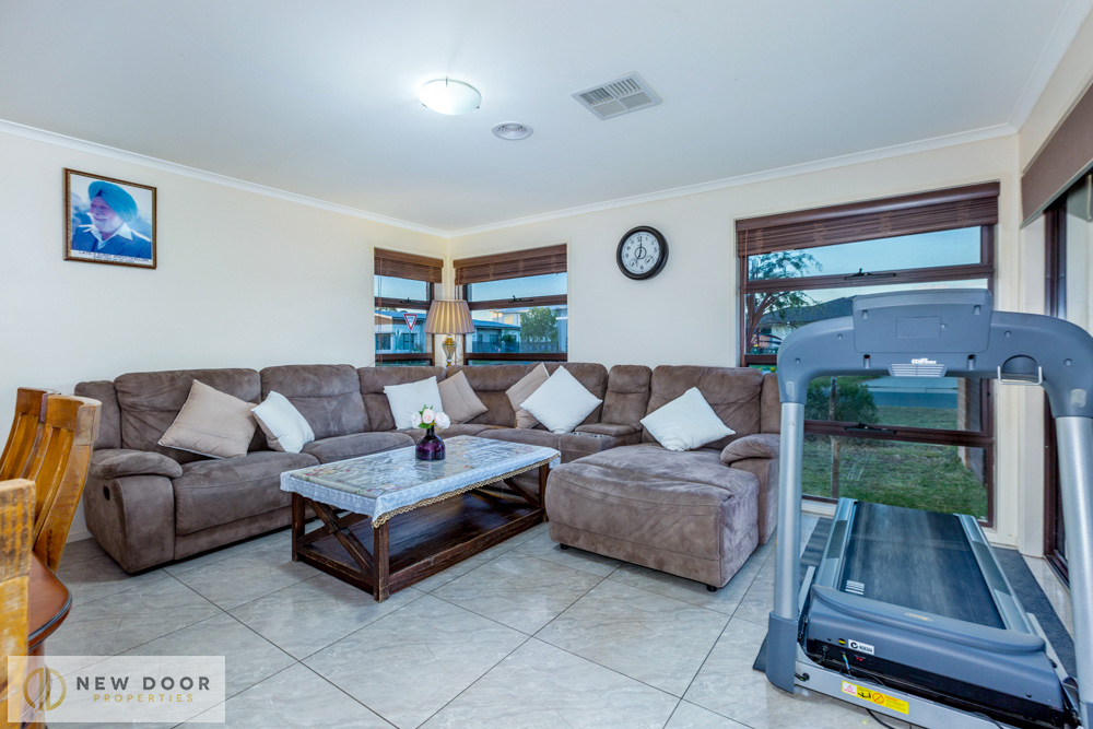 84 Cocoparra Crescent, Crace ACT, Crace - Thumbnail 3