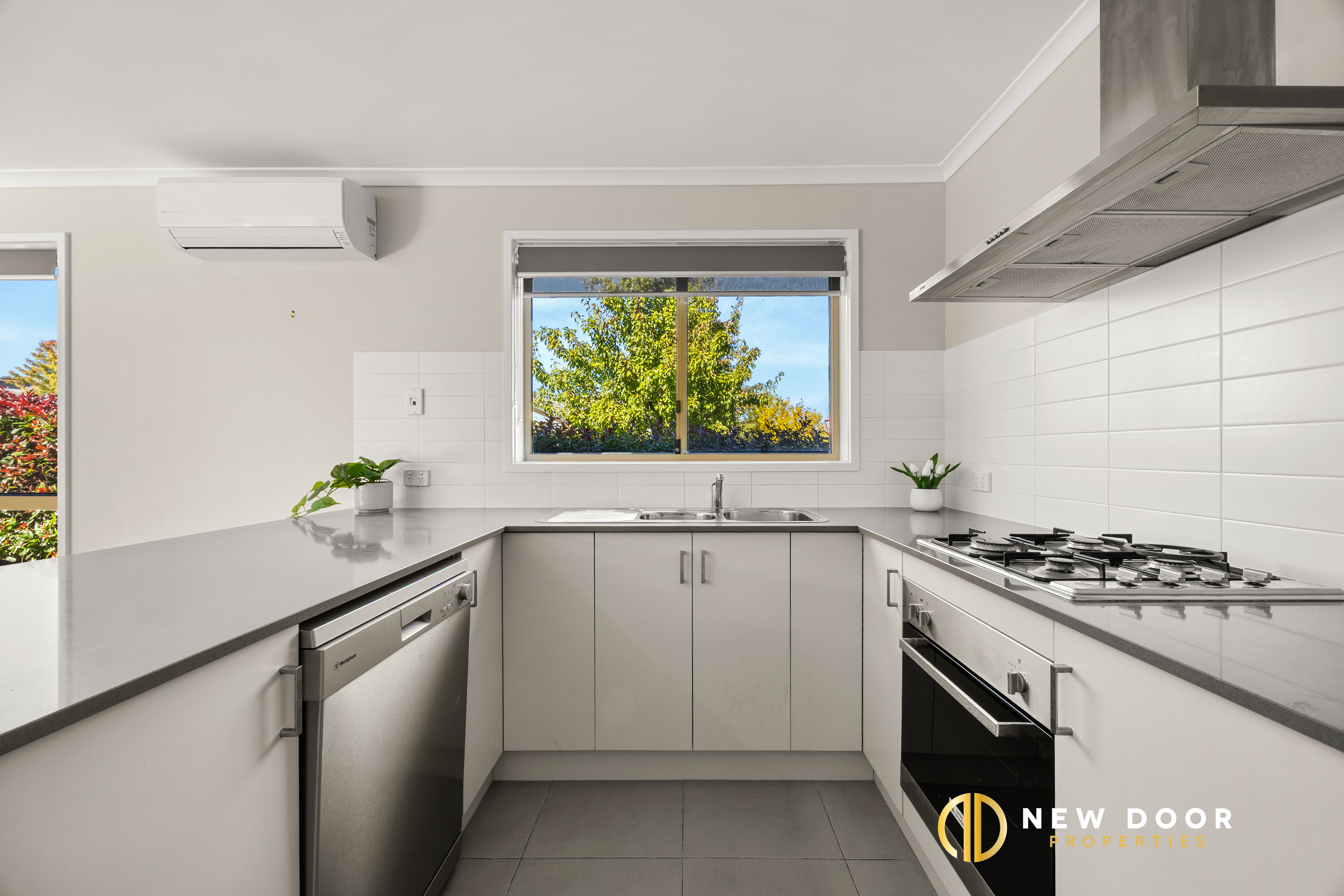 32 Irinyili Street, Bonner ACT, Bonner - Thumbnail 3