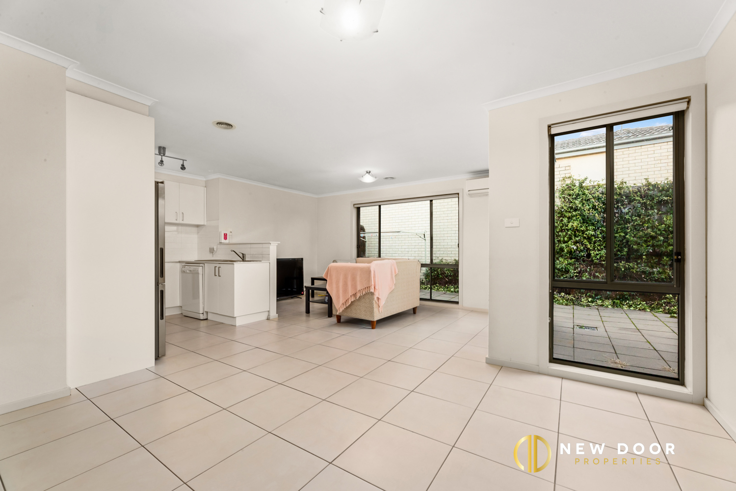16 Loveday Crescent, Casey ACT, Casey - Thumbnail 2