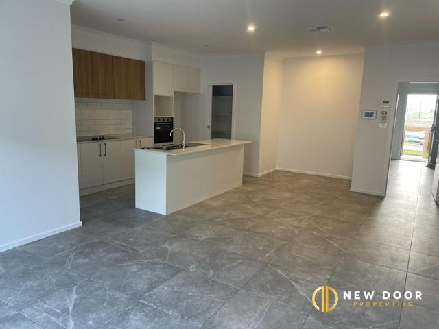 12 Wahlquist Street, Strathnairn ACT, Strathnairn - Thumbnail 2