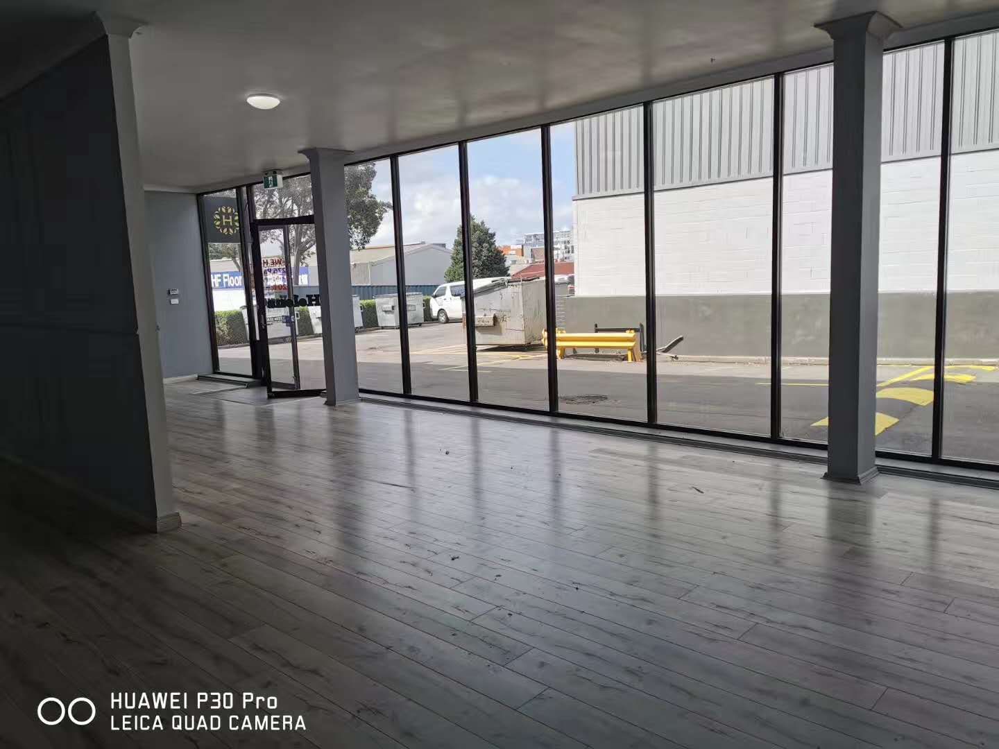 MODERN OFFICE AND SHOW ROOM FOR LEASE