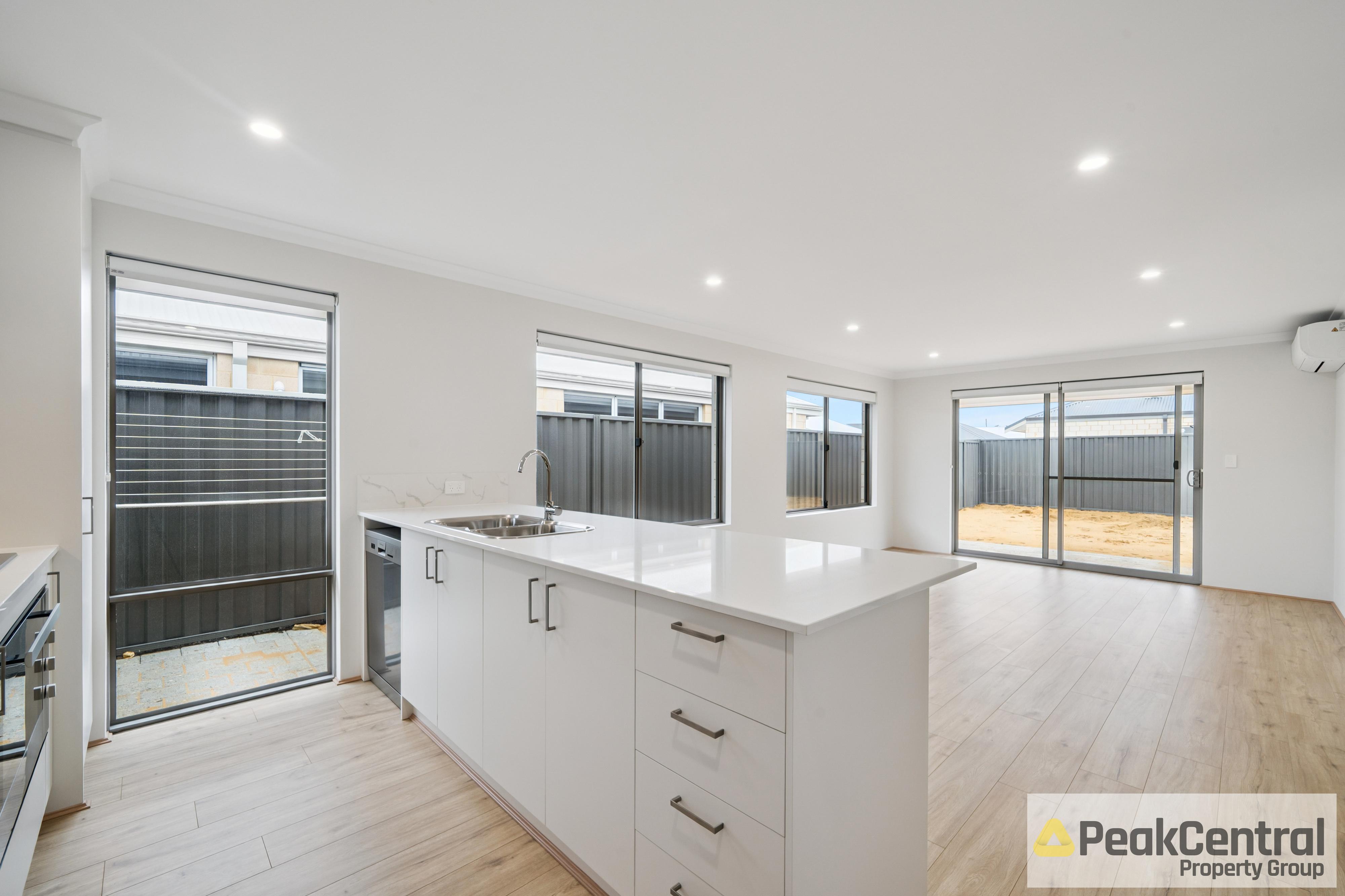 356 Lake Valley Drive, Lakelands Leased by Peak Central Property Group - image 2