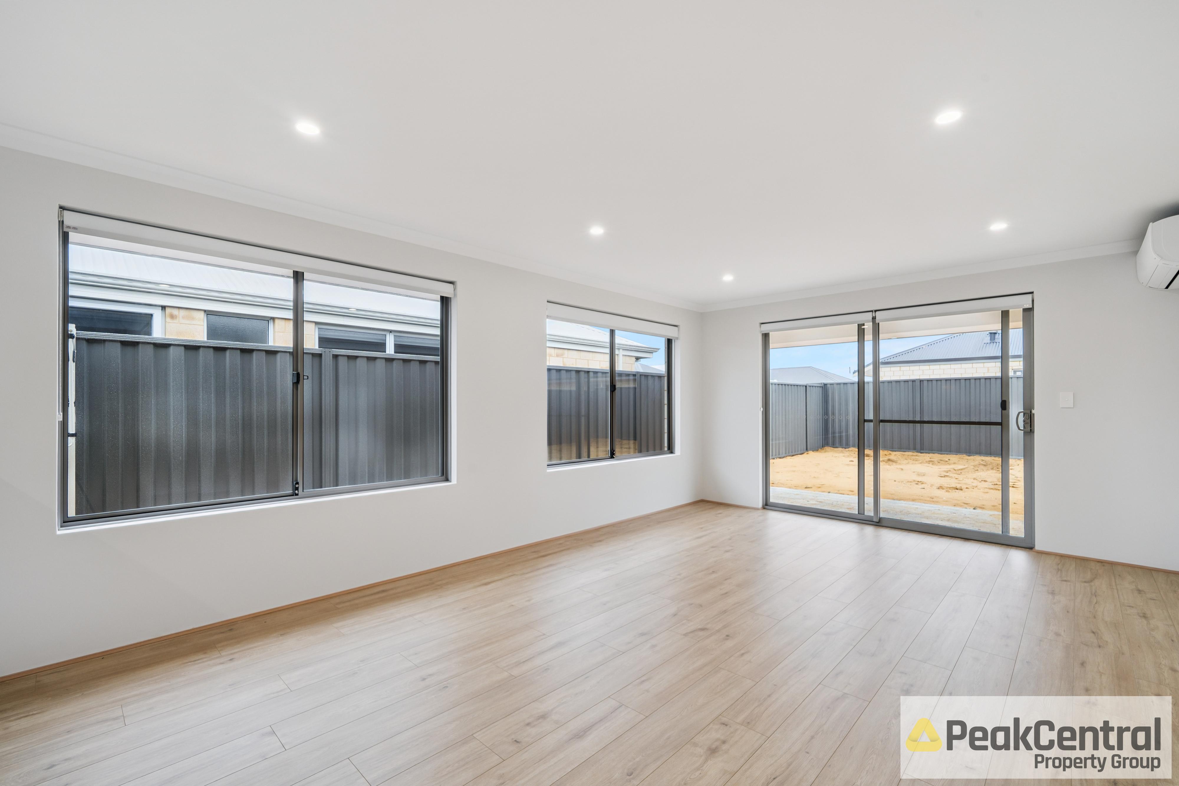 356 Lake Valley Drive, Lakelands Leased by Peak Central Property Group - image 4