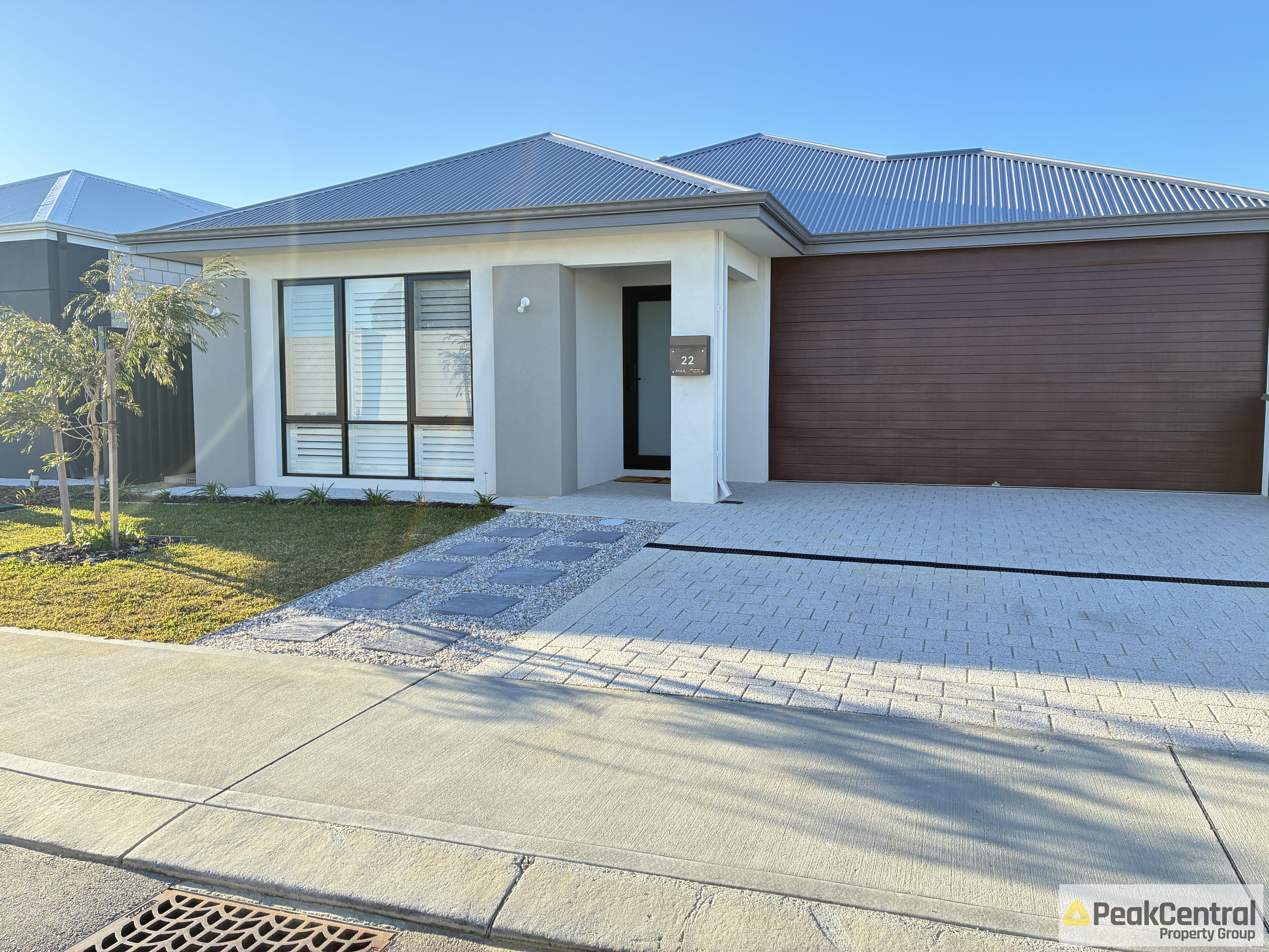 22 Lillypilly Crescent, Treeby Leased by Peak Central Property Group - image 2