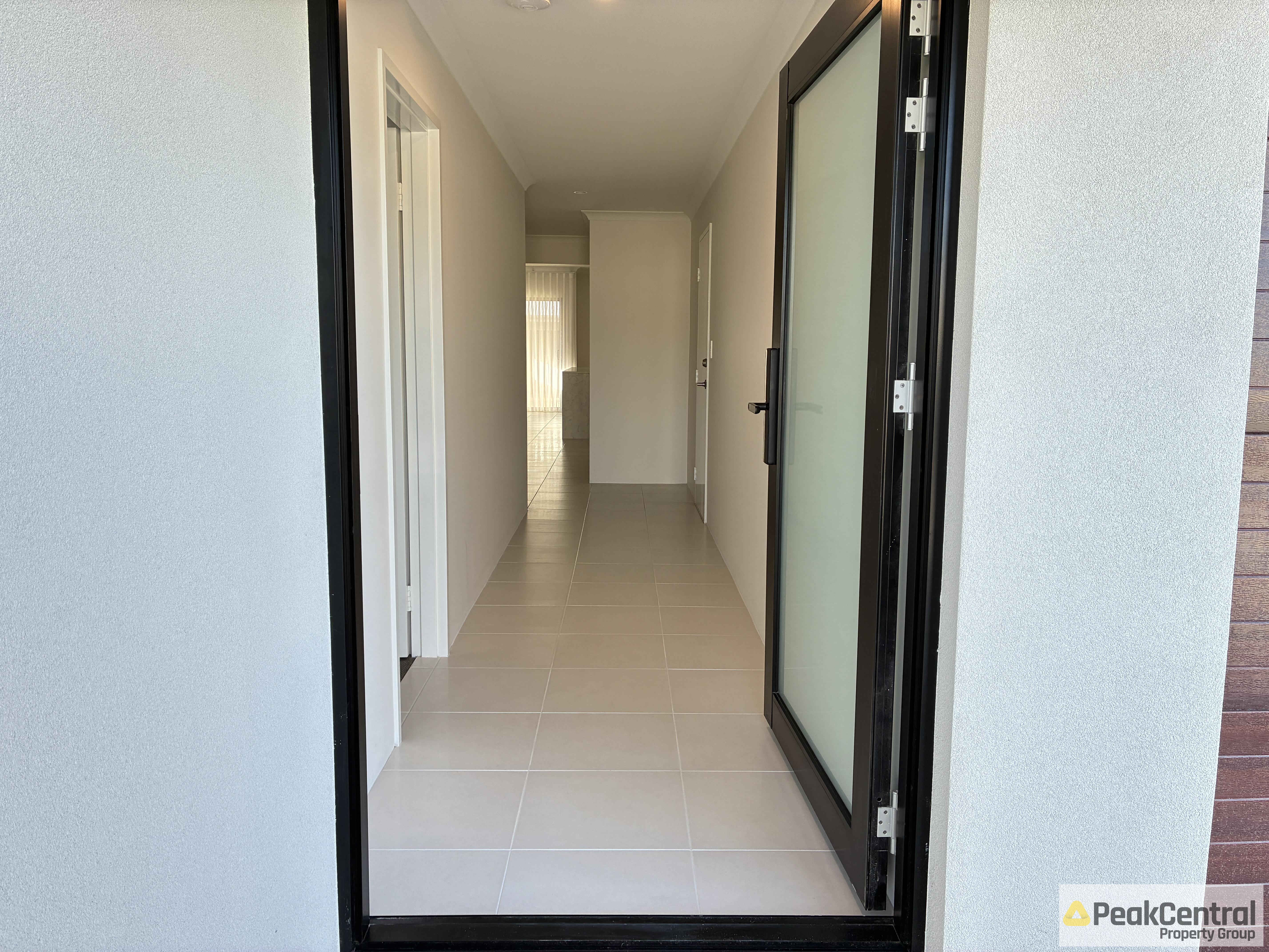 22 Lillypilly Crescent, Treeby Leased by Peak Central Property Group - image 3