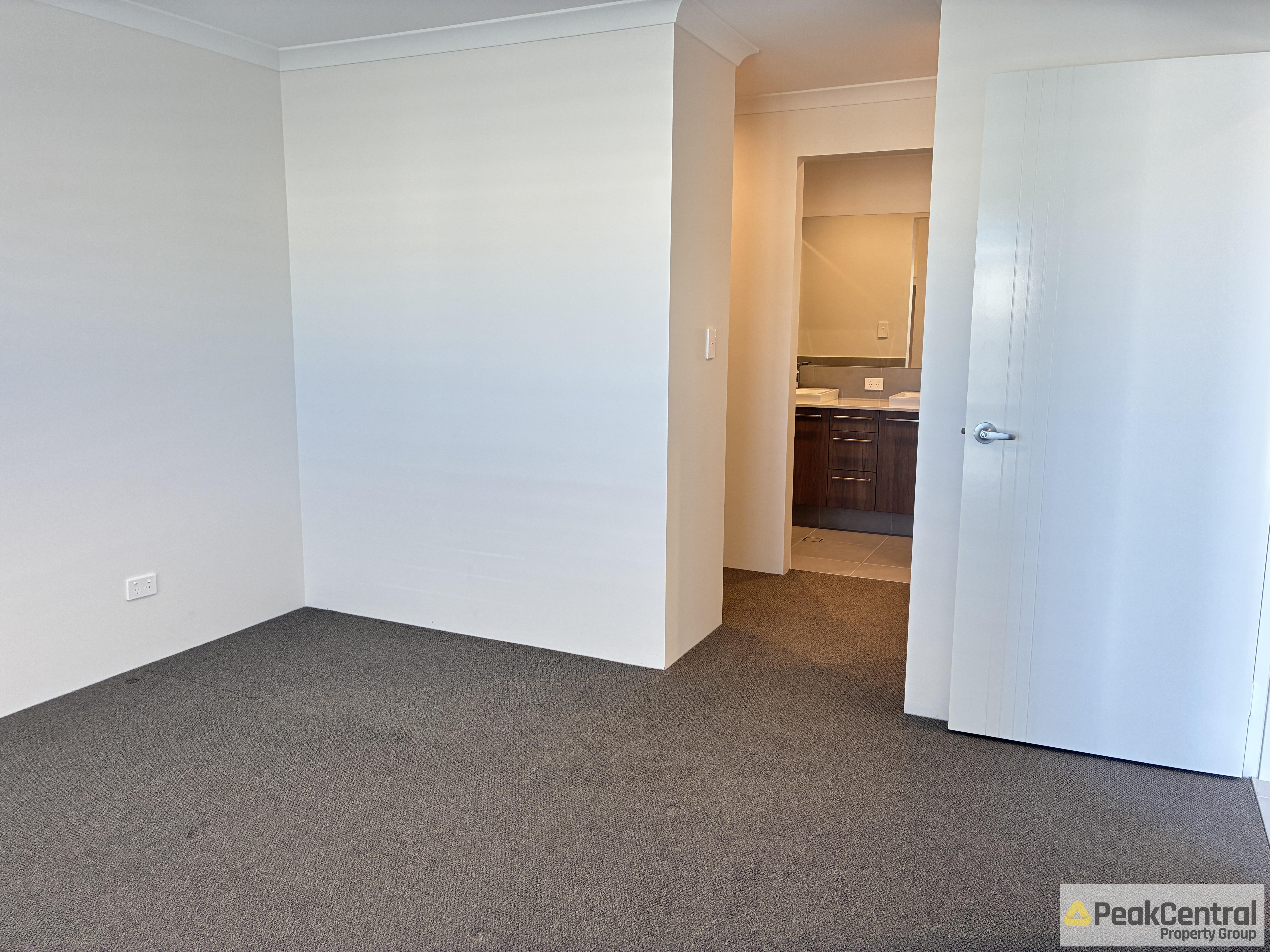22 Lillypilly Crescent, Treeby Leased by Peak Central Property Group - image 6