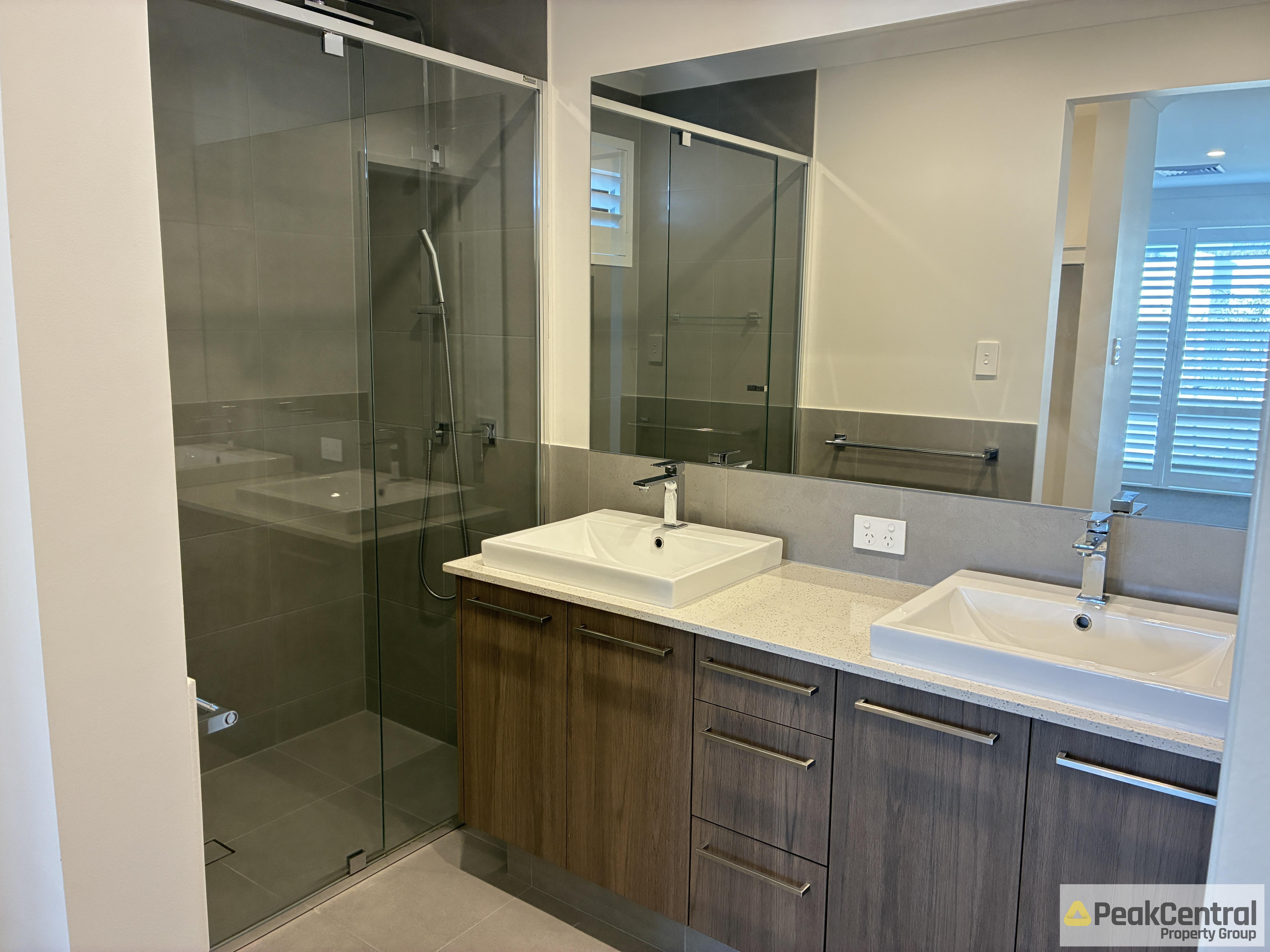 22 Lillypilly Crescent, Treeby Leased by Peak Central Property Group - image 7