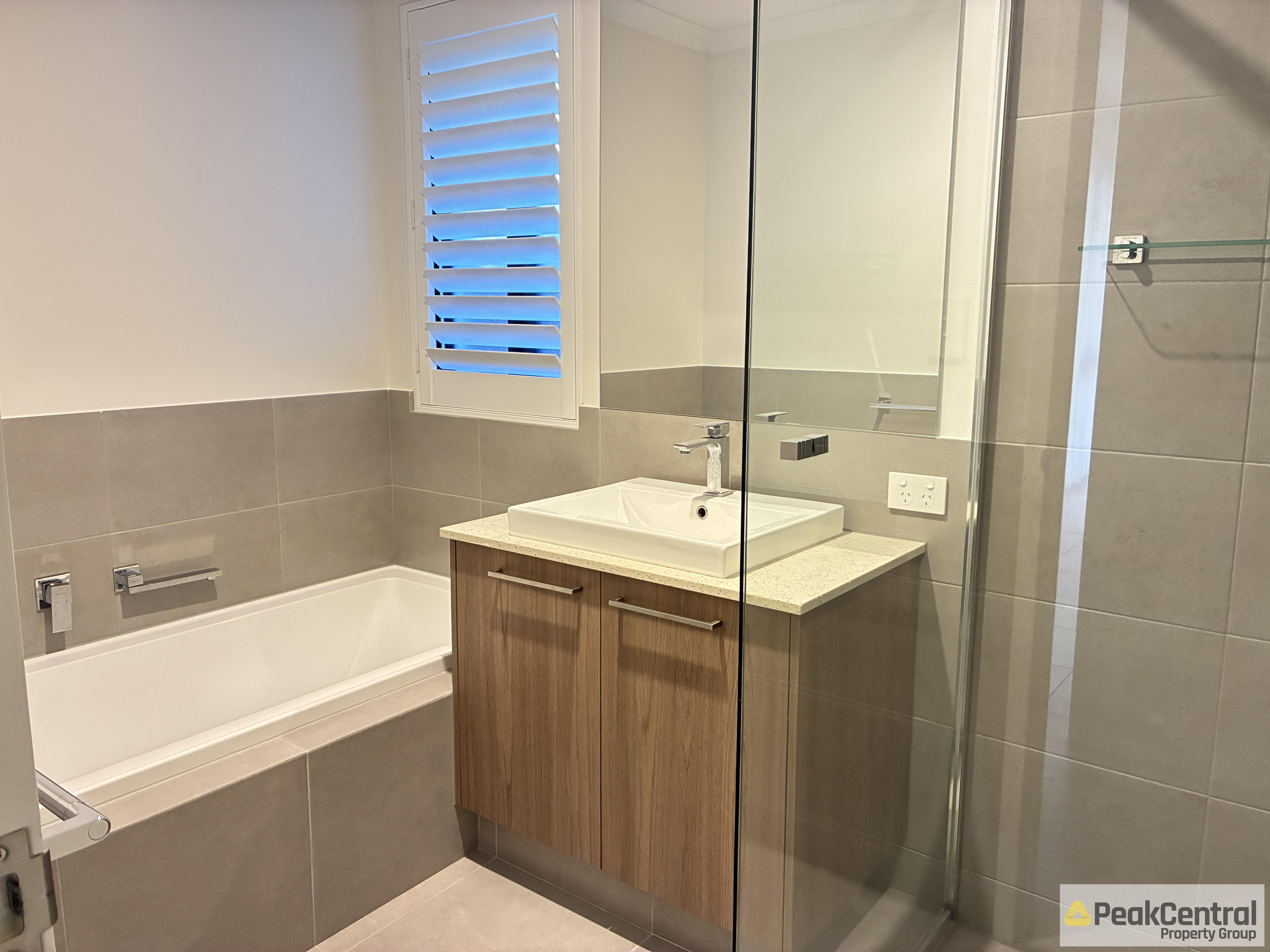 22 Lillypilly Crescent, Treeby Leased by Peak Central Property Group - image 26