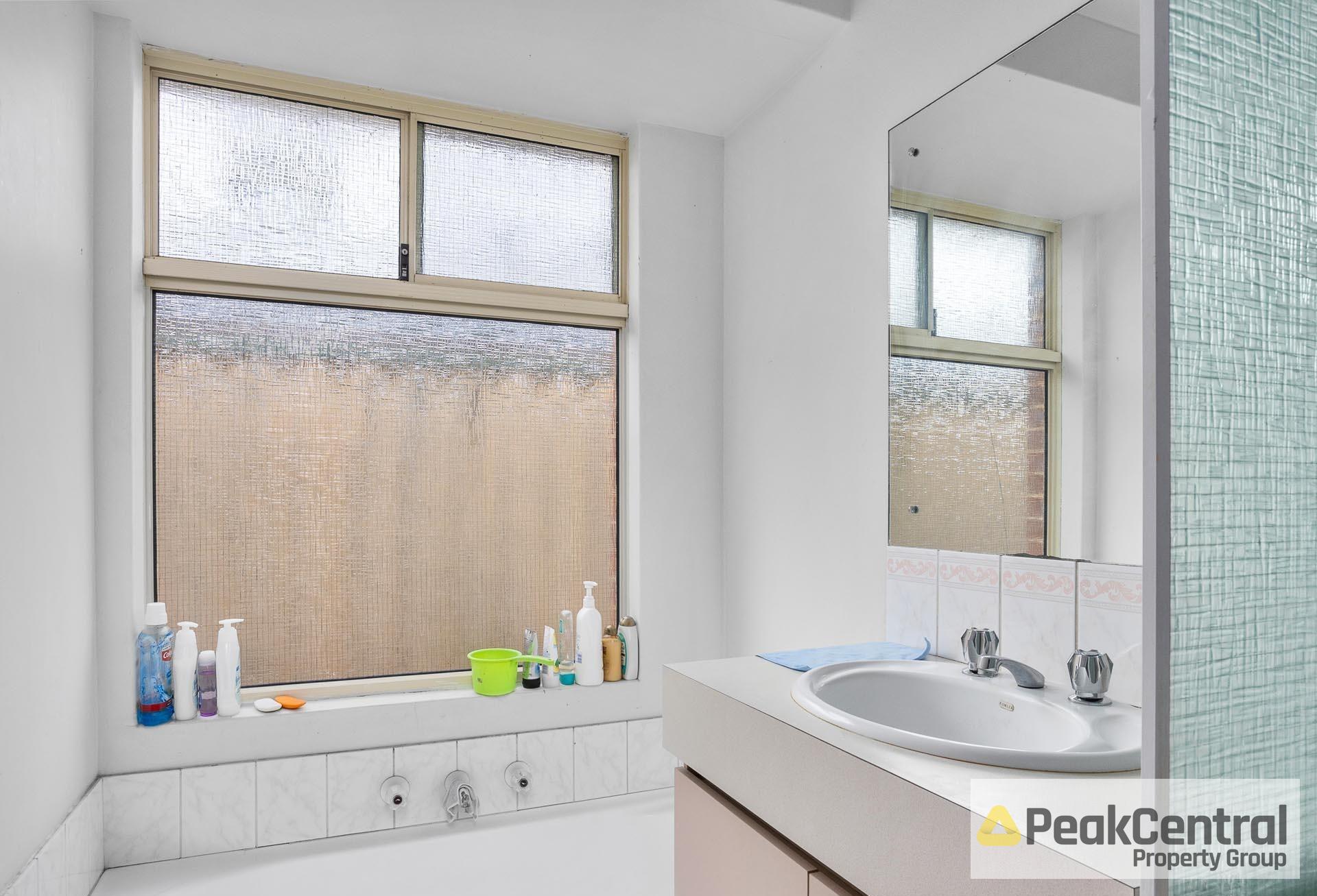 22 Frond Circuit, Banksia Grove Leased by Peak Central Property Group - image 9