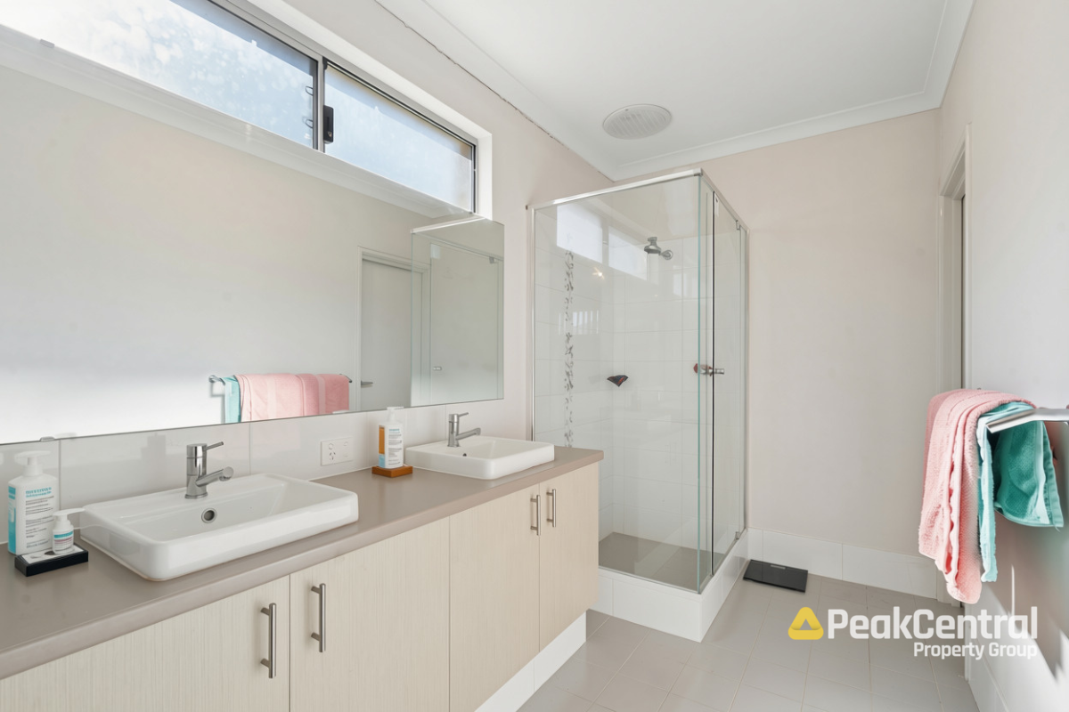 18 Wintergreen, Treeby Leased by Peak Central Property Group - image 4