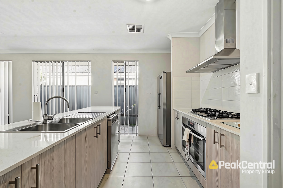 18 Wintergreen, Treeby Leased by Peak Central Property Group - image 7