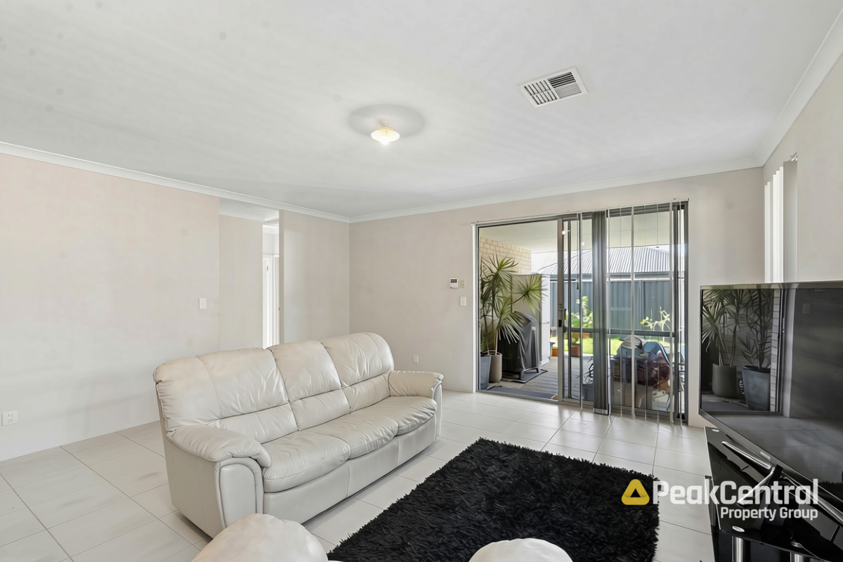 18 Wintergreen, Treeby Leased by Peak Central Property Group - image 9