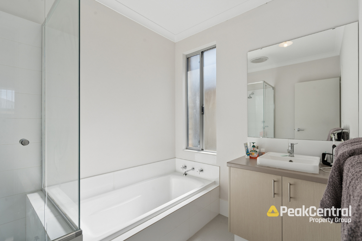 18 Wintergreen, Treeby Leased by Peak Central Property Group - image 14
