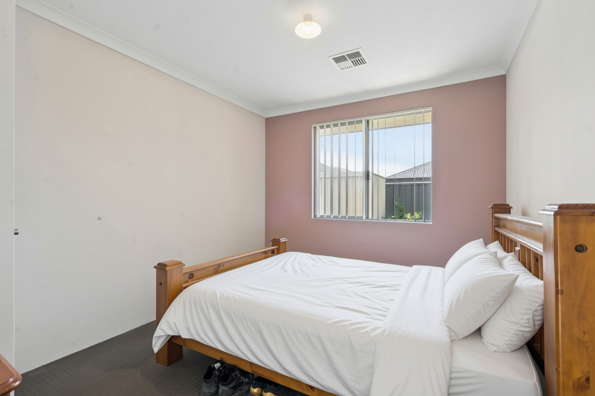 18 Wintergreen, Treeby Leased by Peak Central Property Group - image 11