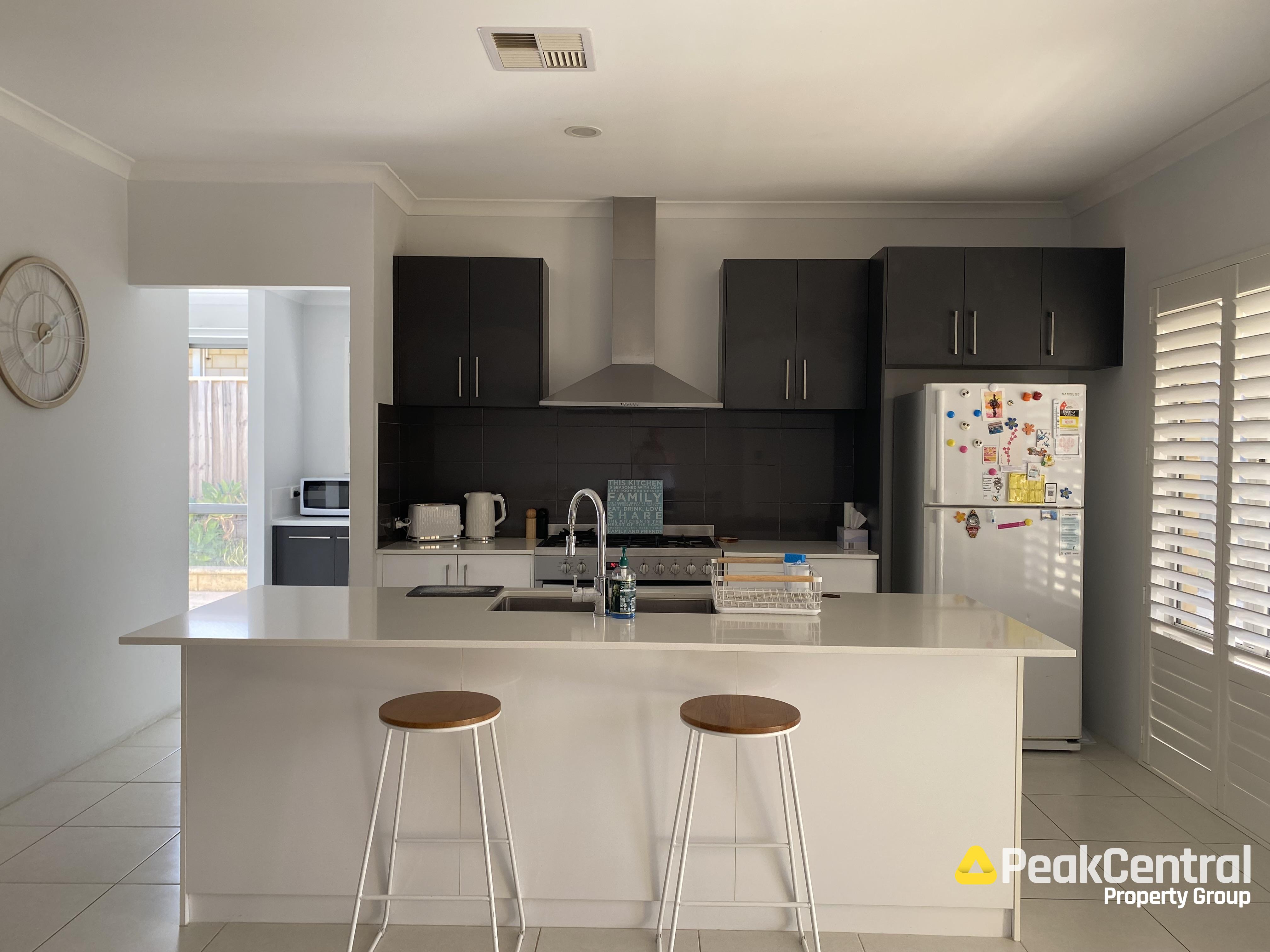 9 Splendens Turn, Halls Head Leased by Peak Central Property Group - image 3
