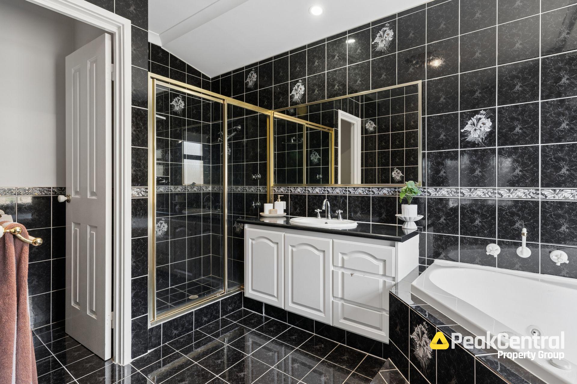7 Discovery Cove, Halls Head For Sale by Peak Central Property Group - image 10