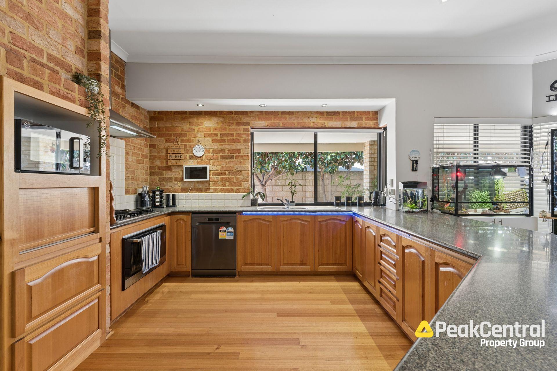 7 Discovery Cove, Halls Head For Sale by Peak Central Property Group - image 4