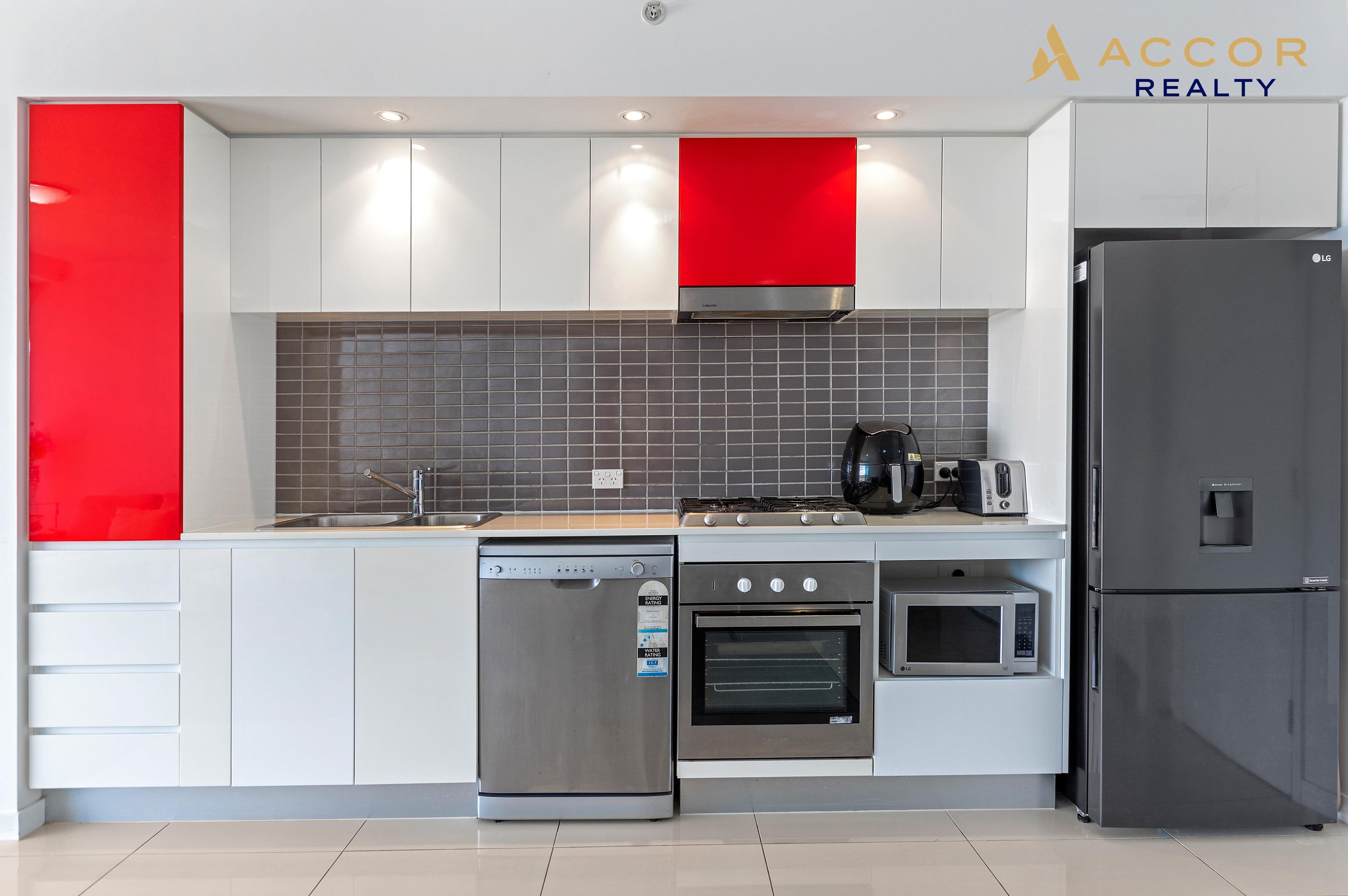 32507/9 Lawson Street, SOUTHPORT, QLD 4215, Southport - Thumbnail 2
